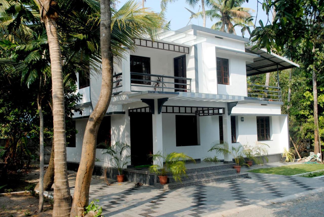 Nice Villa Irimbranallur Екстер'єр фото