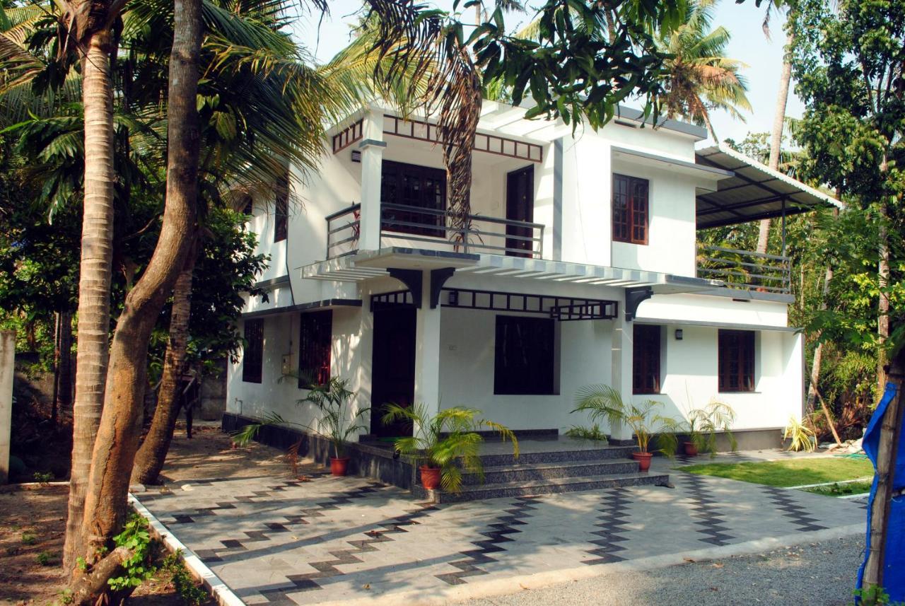 Nice Villa Irimbranallur Екстер'єр фото