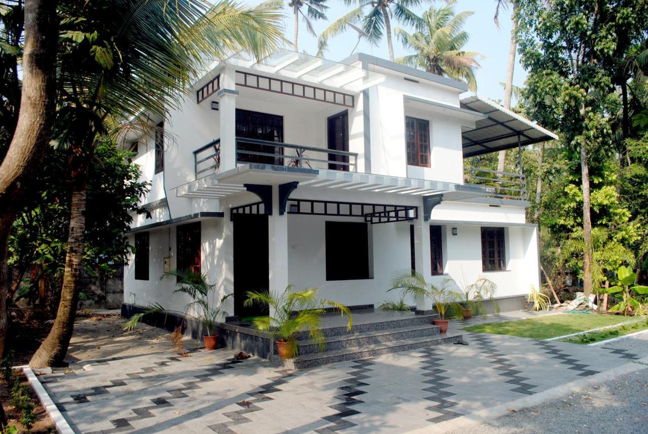 Nice Villa Irimbranallur Екстер'єр фото